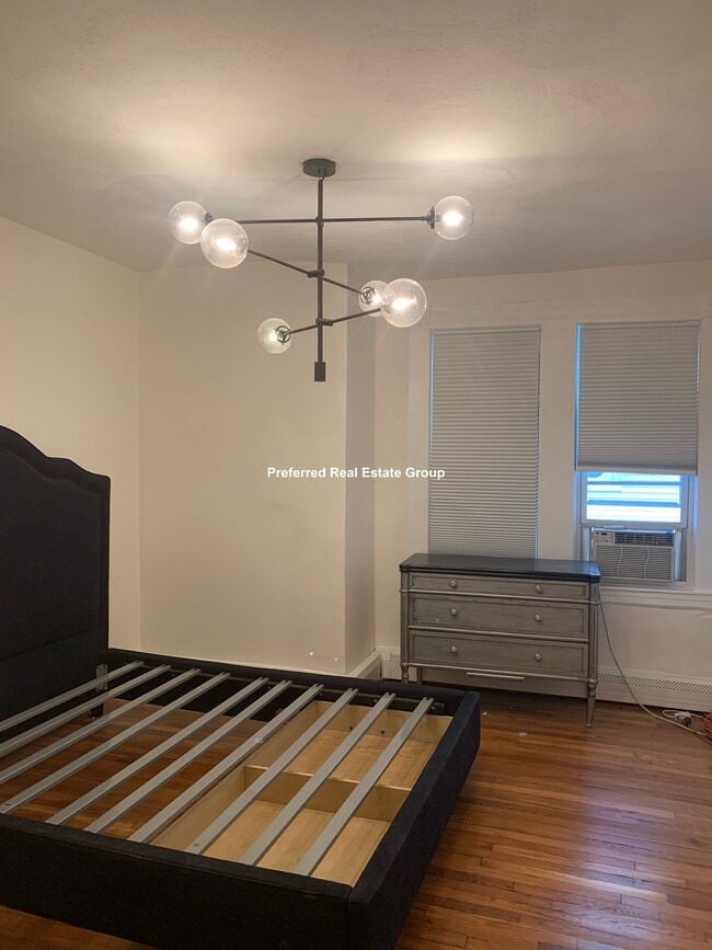 Photo - 25 Lawrence Ave