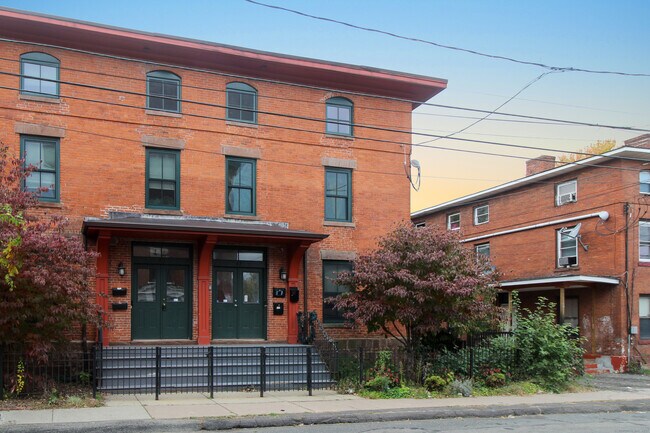 Photo - 41 Wolcott St Unit 2