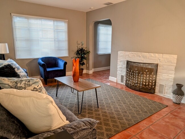 Photo - 725 17th Ave S