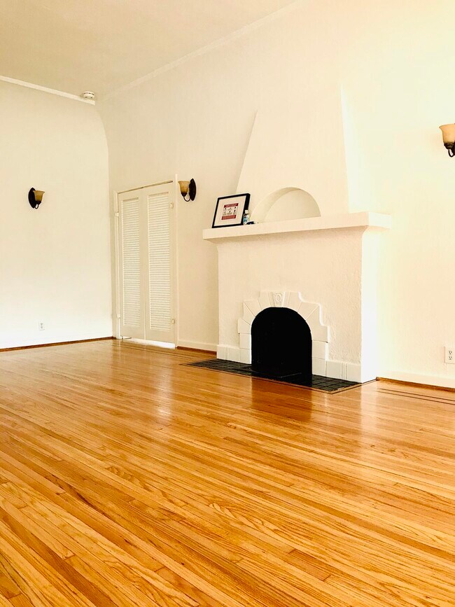 Photo - 2779 Lakewood Ave N