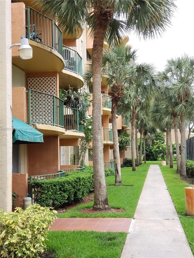 Building Photo - 9310 Fontainebleau Blvd Unit 112