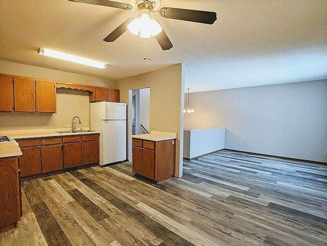 Building Photo - 230 Leighton Dr