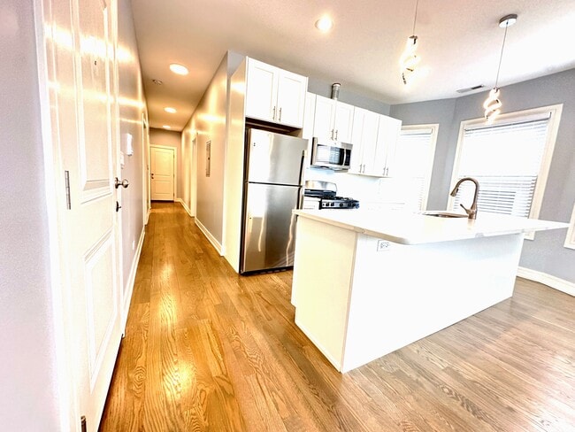 Photo - 5052 W Sunnyside Ave Unit 2