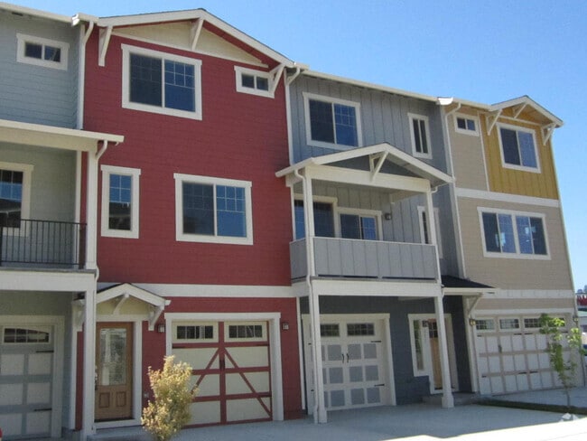 Building Photo - Charming 3 Story Town Home for Rent