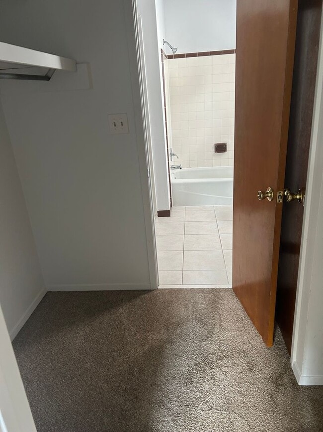 Photo - 2 Bedroom/ 1.5 Bath Townhome w/ Washer & Dryer Connection