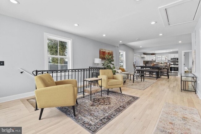 Photo - 4840 Hayes St NE