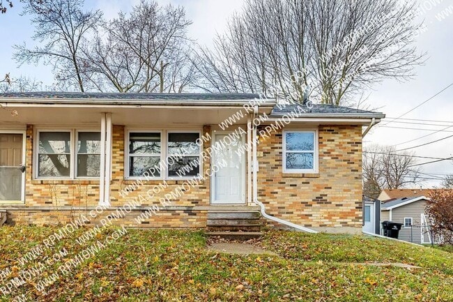 Building Photo - 312 NE Trilein Dr