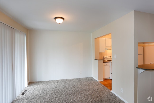 3BR, 1.5BA - 1910 SF