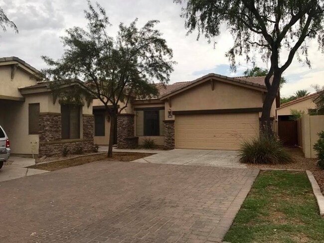 3-bedroom in gated community w/community pool - 3-bedroom in gated community w/community pool