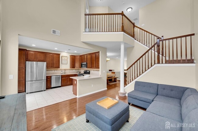 Photo - 304 Cambridge Dr