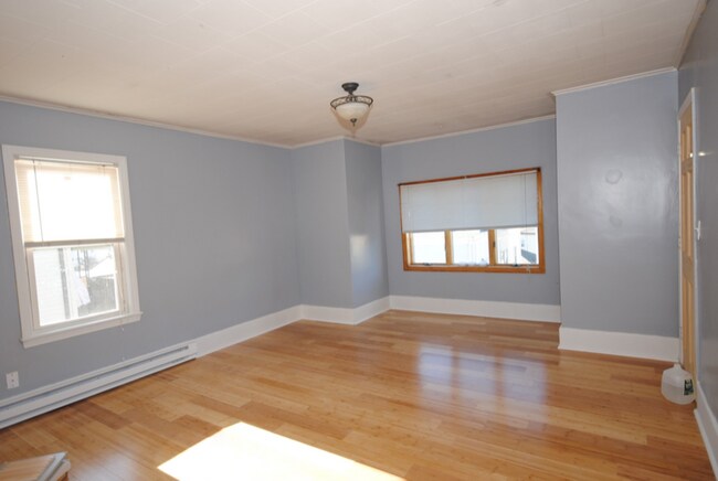 Photo - 142 Jencks St Unidad 2