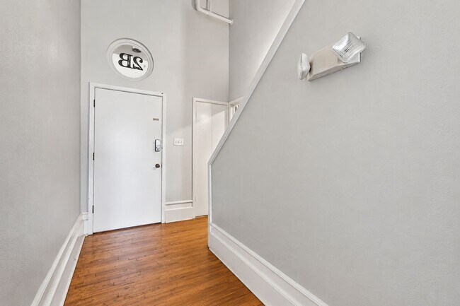 2121 The Strand Unit 2B