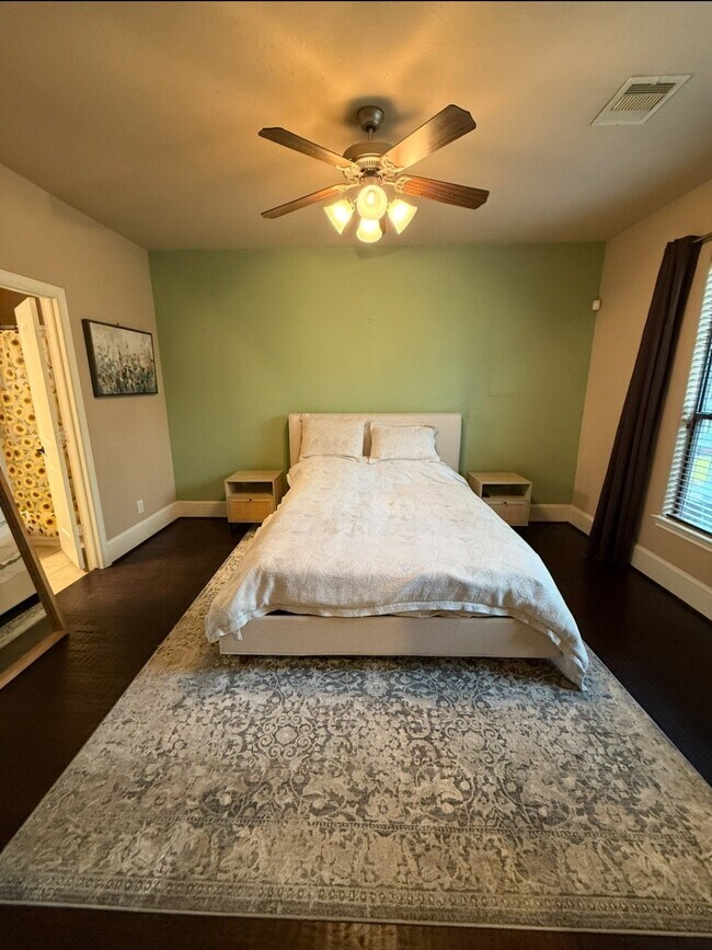 Photo - 1049 W 22nd St Unit C