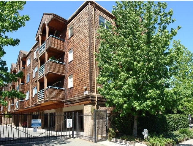 Castlewood Apartments - Castlewood Apartments