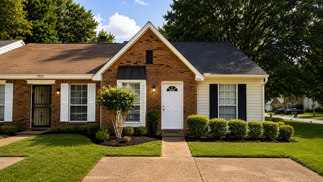 Building Photo - Charming 2-Bedroom Townhome in East Memphis-Cozy & Convenient!