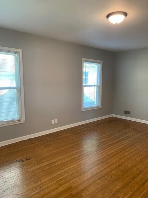 Photo - 848 W 43rd St