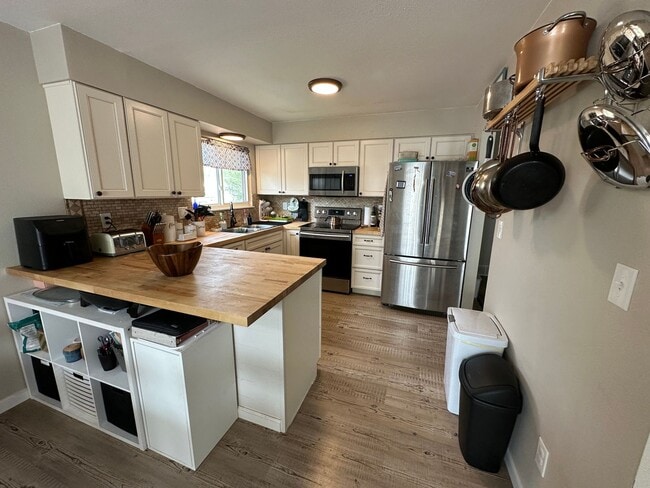 Photo - 4 BED 2 BATH HOME CLOSE TO PETERSON AFB & SCHRIEVER AFB!