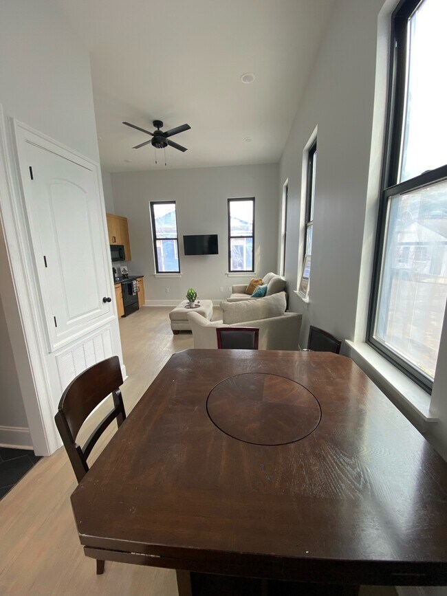 Photo - 740 Desire St