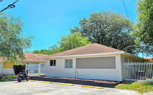 Building Photo - 2510 NE 184th Terrace Rental
