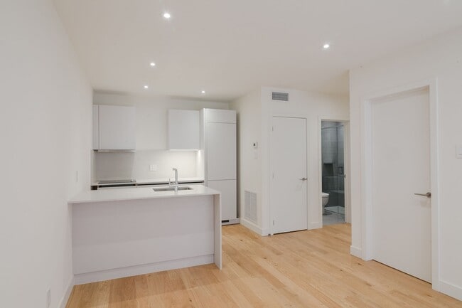 Photo - 3435 Rue Drummond Unit 1