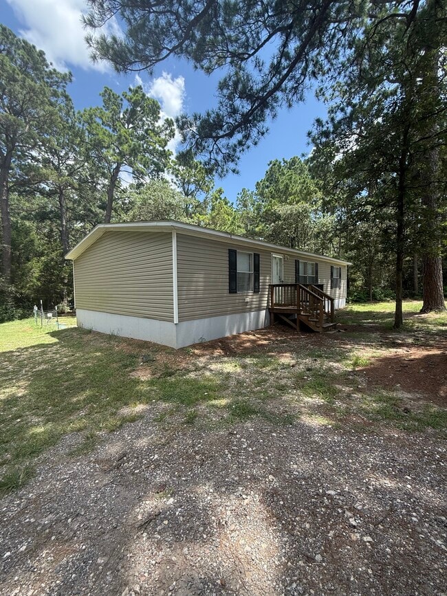 Building Photo - 380 Pine Tree Loop Unit A