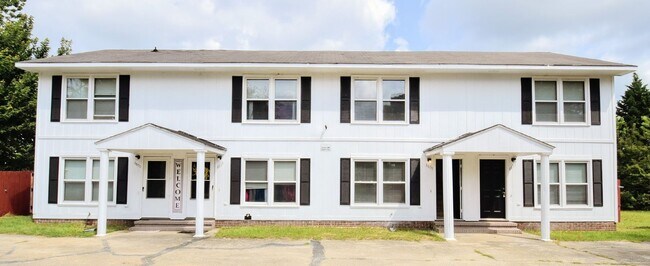 Building Photo - Abbey Lane-50% off first full month rent.