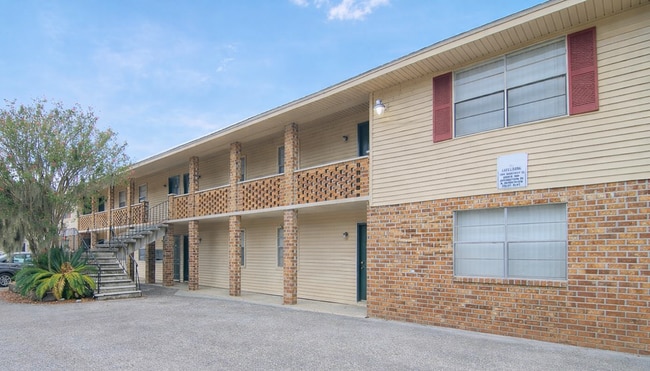 Willow Lake is Minutes from Great Shopping and Dining!