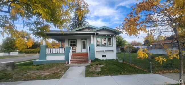 Building Photo - 403 3rd Ave E Rental