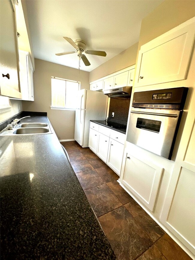 Photo - 1520 Highland Dr