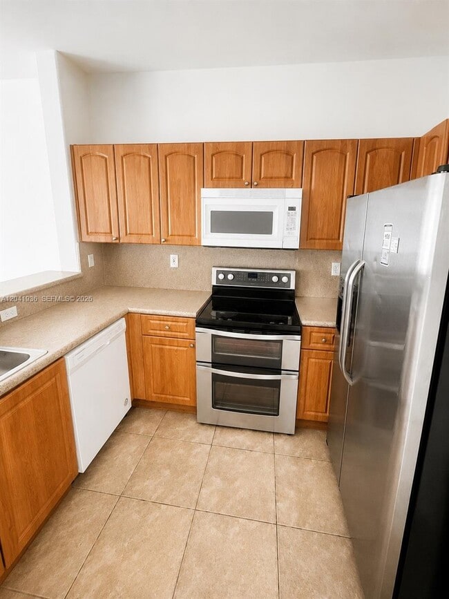 Building Photo - 1656 SE 29th Ct Unit 105