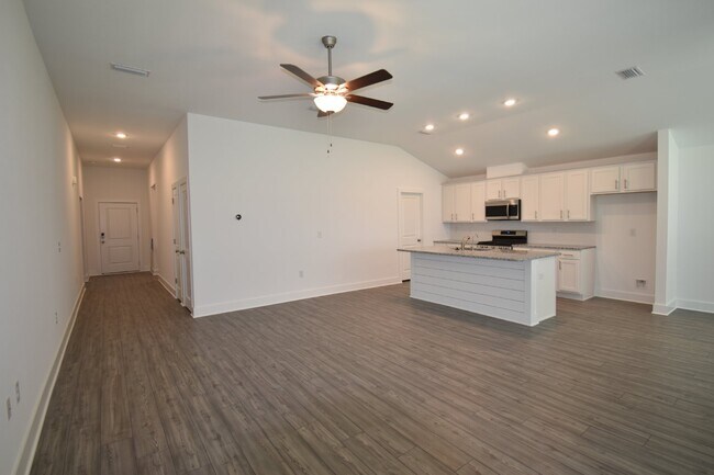 Photo - "Charming 3 Bed, 2 Bath Home in Panama City, FL - Spacious and Inviting!"