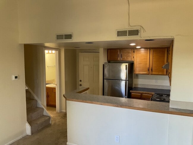 Photo - Pre lease !!