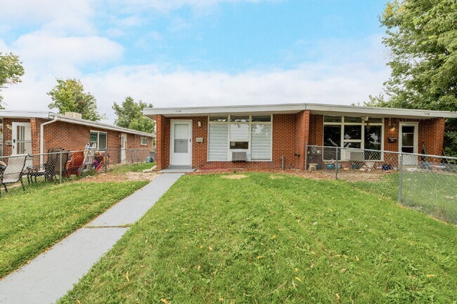 Building Photo - Remodeled 2 bedroom, 1 bath duplex for rent Rental
