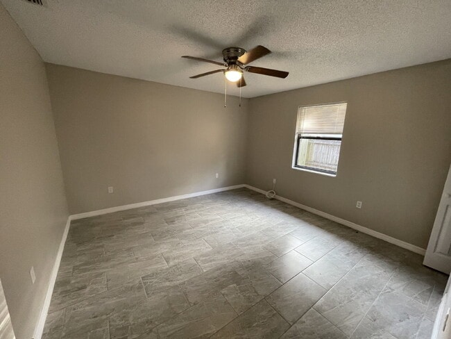Photo - Charming 2-Bed Duplex with Ample Space on W Belmar St, Lakeland!