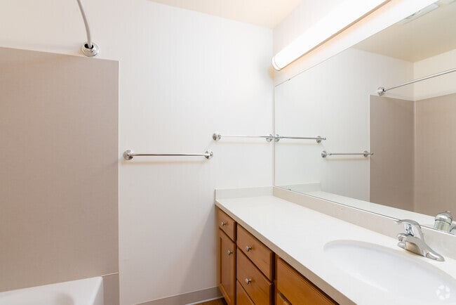 1BD, 1BA - 694-730SF