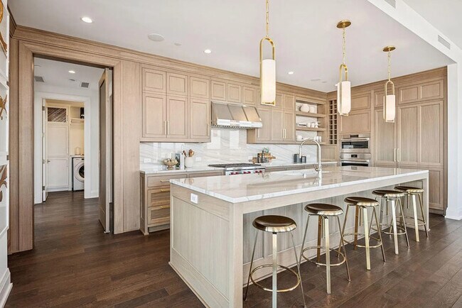 Photo - 1111 W River Pkwy Unit 1111