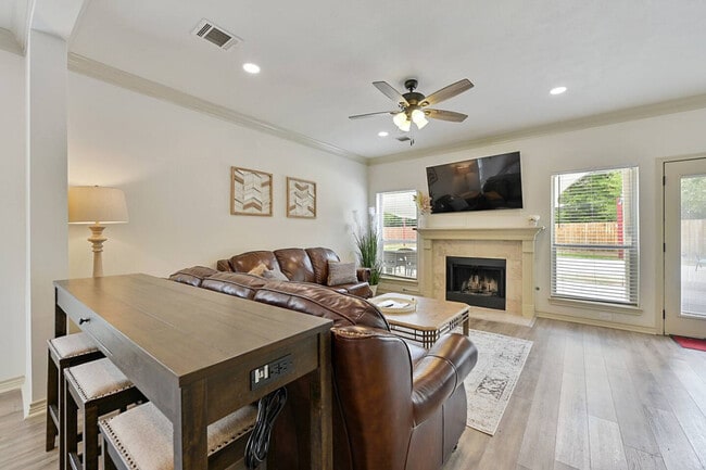 Building Photo - 6206 Cromwell Ct Unit ID1328056P