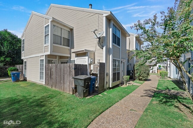 Photo - End Unit in Cobblestone