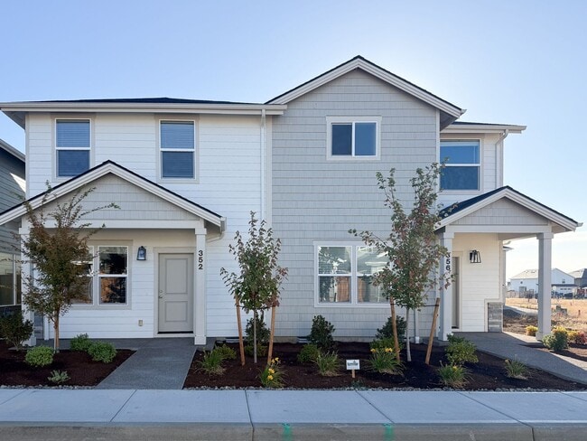 Building Photo - 352 SE Shetterly Dr Rental