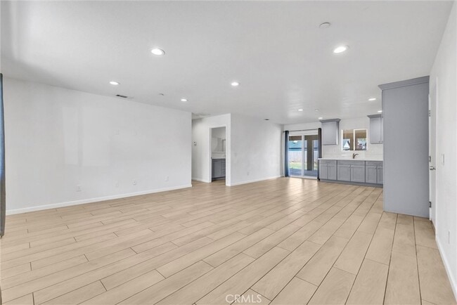 Photo - 9321 Sage Ave