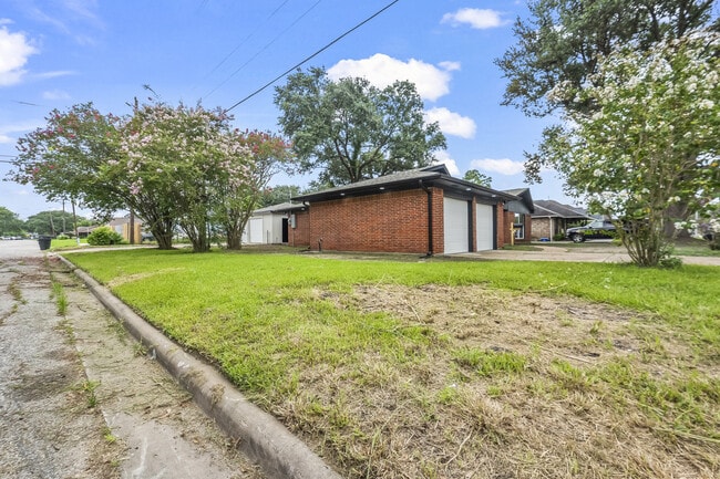 Photo - 4903 Mayflower St