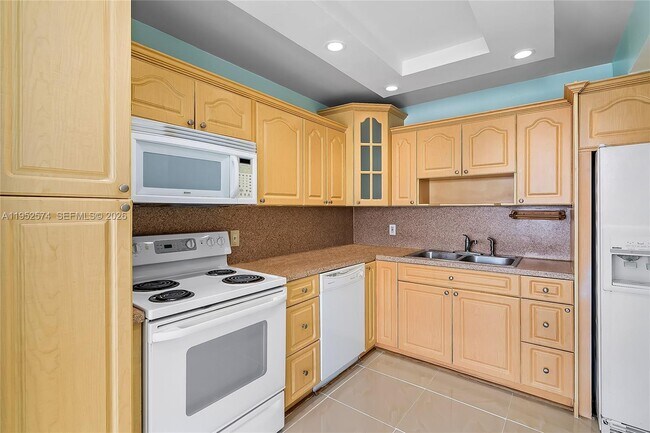 Photo - 2025 NE 164th St Unit 907