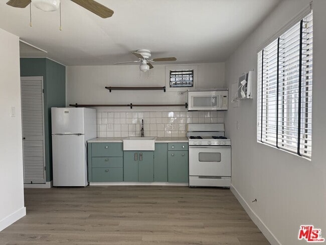 Building Photo - 1034 1/2 N Bonnie Brae St Rental