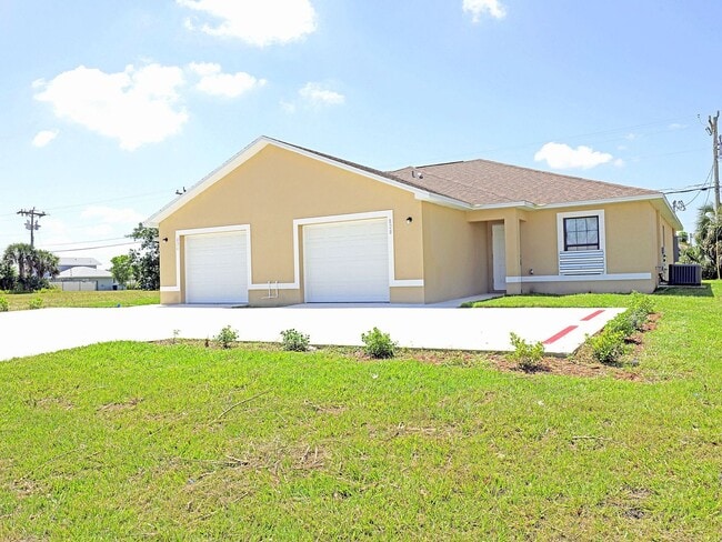 Building Photo - Cape Coral 828 Unit 828 Gleason Pkwy Rental