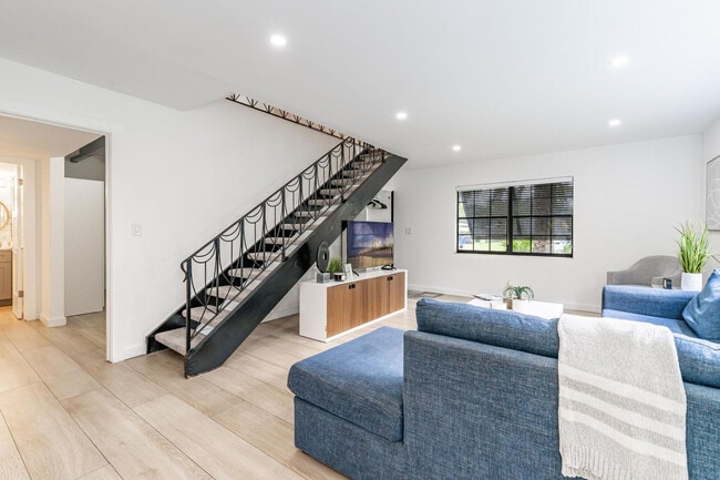 Photo - 807-809 Southwest 14th Court-SI FL2-ID1475657P Unidad SI FL2-ID1475657P