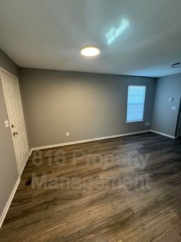 Photo - 2310-2312 Monroe Ave Unit 2310