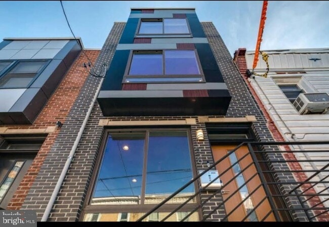 Building Photo - 1529 S Lambert St