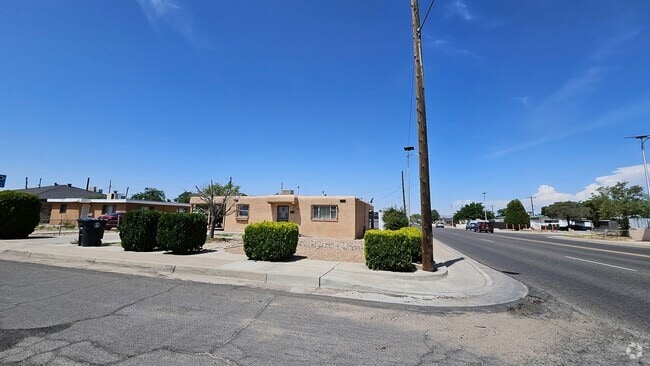 Building Photo - 2 bed with a office Rental