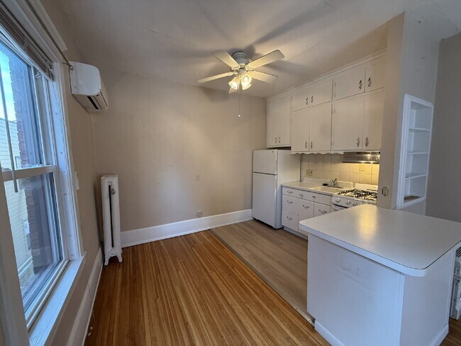 Photo - Spacious 1Bed, 1Bath in Lake of the Isles Neighborhood! Unit 5