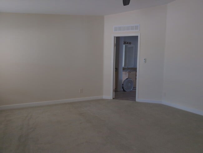 Main room - 230 Indian Hills Rd Unit Apartment
